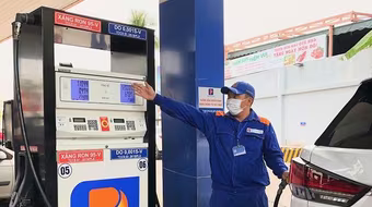 Petrolimex lỗ trước thuế 595 tỷ đồng từ hoạt động kinh doanh xăng dầu trong nửa đầu năm