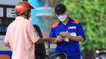 Giá xăng dầu hôm nay (12-6): Giữ ổn định giá xăng, tăng giá dầu
