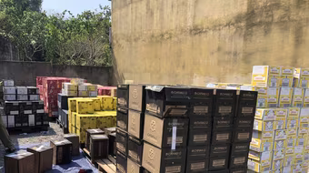 Phát hiện lô rượu nghi nhập lậu trị giá trên 15 tỷ đồng