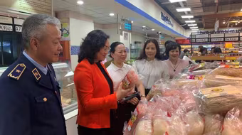 Hà Nội, TP.HCM có hàng nghìn điểm bán hàng bình ổn giá dịp Tết