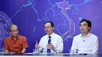 Nên để doanh nghiệp tự quyết giá xăng dầu?