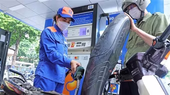 Giá xăng giảm mạnh ngày cuối năm