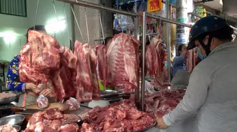 Siêu thị rục rịch tăng giá thịt lợn 