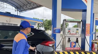 Giá xăng dầu giảm lần thứ hai trong tuần