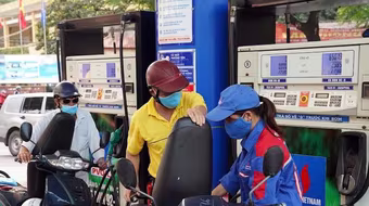 Giá xăng lại tăng