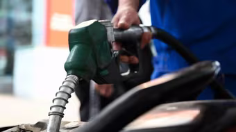 Giá xăng tăng trở lại, RON95 tăng mạnh nhất