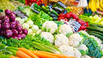 Việt Nam tăng nhập khẩu rau quả