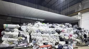 Phát hiện kho hàng chứa trên 100 tấn vải cuộn không rõ nguồn gốc