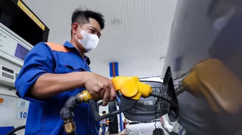 Giá xăng dầu giảm mạnh từ chiều nay 