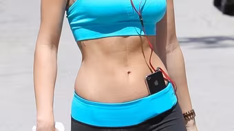 Miley Cyrus khoe vòng hai siêu thon