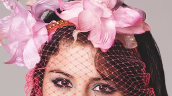 Selena Gomez rũ bỏ hình ảnh công chúa Disney