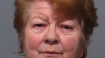 Mẹ bị con gái hành hung vì...sống quá lâu