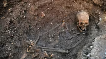 Tiết lộ bên trong ngôi mộ của vua Richard III