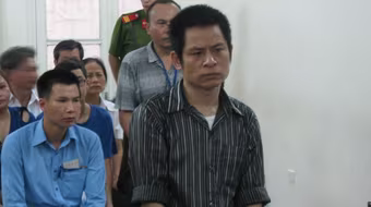 Mất mạng vì theo bạn xông vào phòng trọ tìm “con nợ”