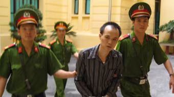 Tên cướp giết bảo vệ ngân hàng bằng 12 nhát dao, lĩnh án tử