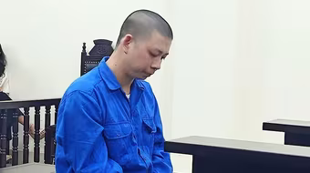 Nhân viên bưu điện chiếm đoạt tiền của cán bộ hưu trí