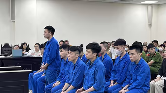 Xét xử ổ nhóm tội phạm giả danh bác sĩ bệnh viện lớn lừa đảo hơn 2.500 người 