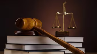 Trưởng thôn lợi dụng người đã khuất để chiếm đoạt tiền mua bán đất