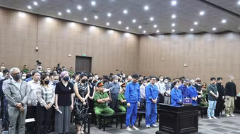 Ca sĩ và hàng loạt “quý bà” trong vụ King Club lý giải động cơ đánh bạc 