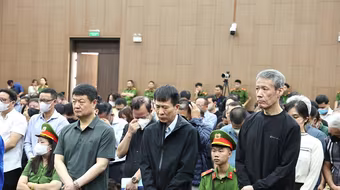 Các bị cáo học thức cao và am hiểu xã hội nên phải biết “đánh đề ra đê mà ở”