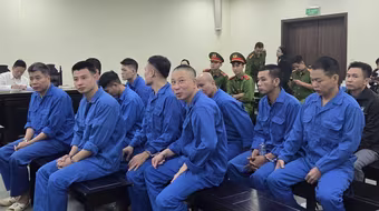 Cựu trưởng khoa và cấp phó bệnh viện lĩnh án tù vì nhận tiền của bệnh nhân