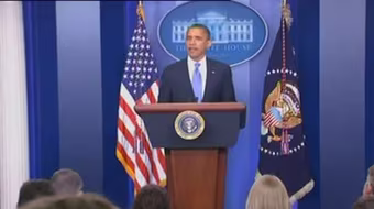 Hai ứng cử viên tổng thống Mỹ phải điều chỉnh lịch trình do siêu bão