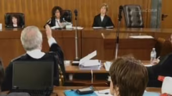 Cựu Thủ tướng Berlusconi đối mặt 6 năm tù giam