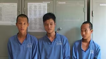 Bắt giữ ổ nhóm dùng bình xịt, dùi cui điện cướp xe ôm