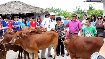 Món quà ý nghĩa với nhóm trẻ nghèo, khuyết tật