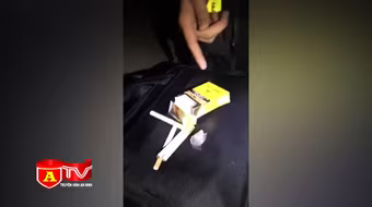 Phi tang gói ma túy khi bị công an kiểm tra hành chính