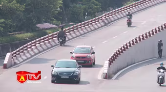 Đi ngược chiều tại đoạn lên xuống cầu Chương Dương để tránh chốt kiểm dịch