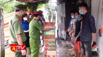 Tuổi trẻ Công an Thủ đô hỗ trợ lao động ngoại tỉnh mắc kẹt ở Thủ đô