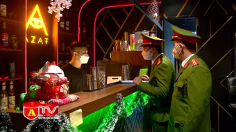 Tuyên truyền hàng quán chấp hành nghiêm quy định phòng chống dịch