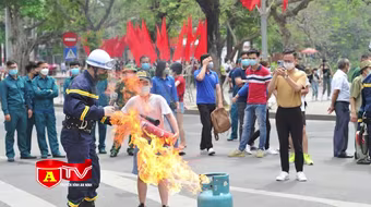  Tuyên truyền PCCC tại phố đi bộ Hoàn Kiếm