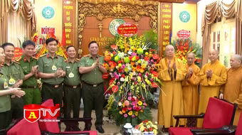 Giám đốc CATP Hà Nội chúc mừng Lễ Phật đản 2022