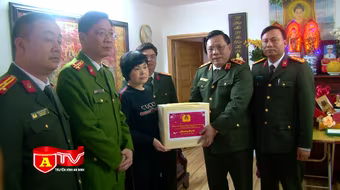Tri ân các gia đình thân nhân liệt sỹ Công an Thủ đô