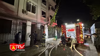 Kịp thời giải cứu 5 người mắc kẹt trong đám cháy