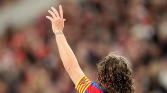 Tạm biệt Puyol! Tạm biệt người “thủ lĩnh”!