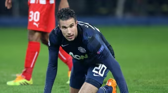 “Van Persie đáng phải nhận thẻ đỏ”