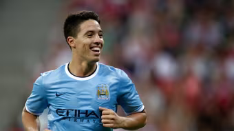 Nasri chuẩn bị gia hạn với Man City