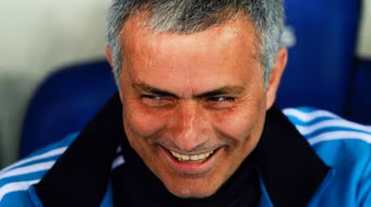 HLV Mourinho bị FA phạt 8.000 bảng vì gây sự với trọng tài