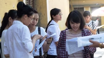 Học sinh nghèo Hà Nội được vinh danh thủ khoa