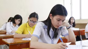 Vì sao bỏ giấy khen học sinh tiên tiến, không yêu cầu học sinh giỏi đạt trên 8,0 Toán, Ngữ văn?