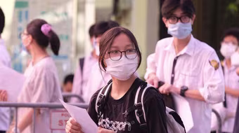 Sự cố in lỗi phiếu trắc nghiệm, thí sinh thi THPT chuyên đổi thứ tự môn thi