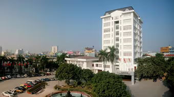 Điểm chuẩn ĐH 2021 cao chót vót, có ngành lấy tới 30 điểm