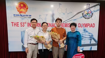 Hà Nội khen thưởng học sinh đoạt Huy chương Vàng kỳ thi quốc tế