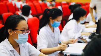 Học phí đại học tăng mạnh ở khối Y, Dược