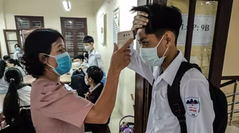 Phụ huynh đề xuất học trực tuyến chờ tiêm mũi 2, trường Marie Curie Hà Nội đồng ý chưa học trực tiếp