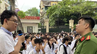 Học sinh Hà Nội học cách phòng ngừa tội phạm và tệ nạn ma túy