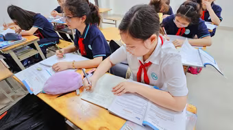 Bộ GD-ĐT phản hồi về tranh cãi quanh đề xuất miễn học phí cho con giáo viên